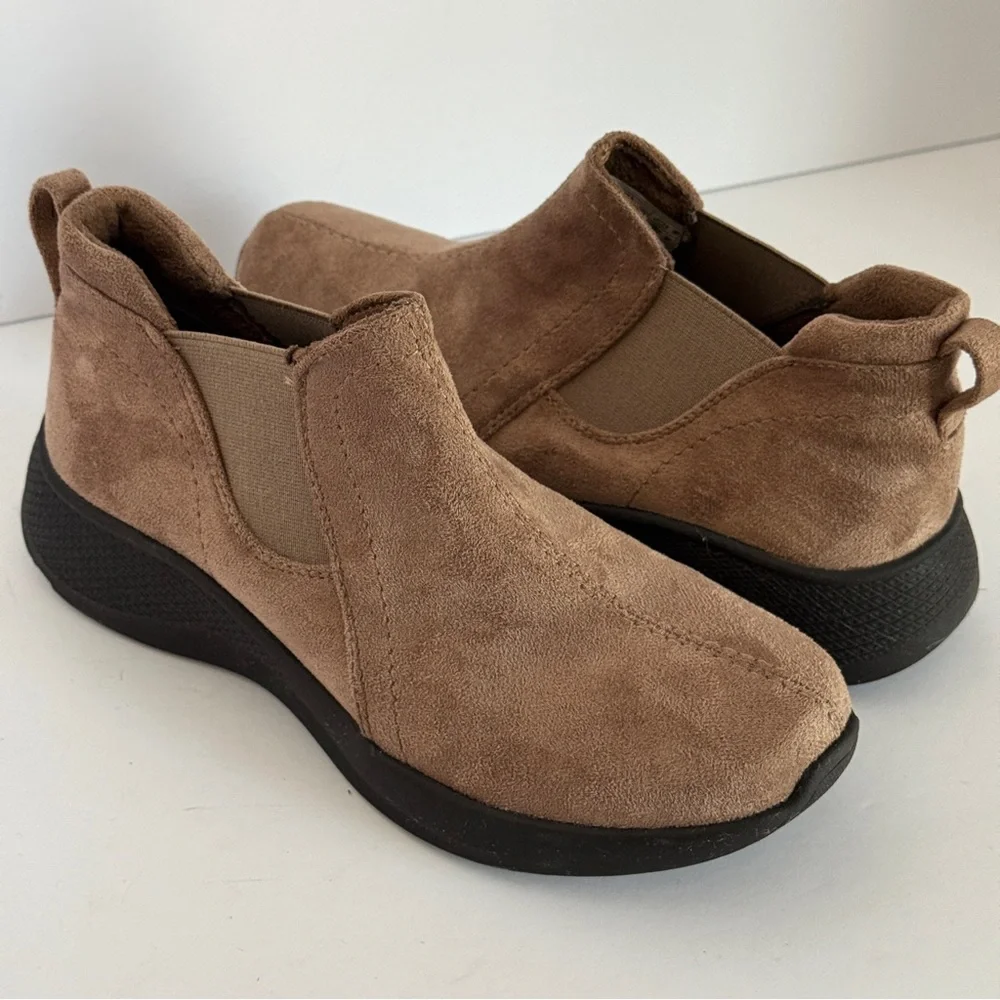 Earth Originals Dayana Women’s Brown Slip-on Boots Faux Suede Size 6.5